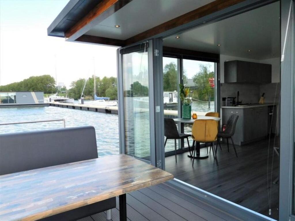 Beautiful Houseboat In The Harbour Of Volendam Near Centre酒店 外观 照片